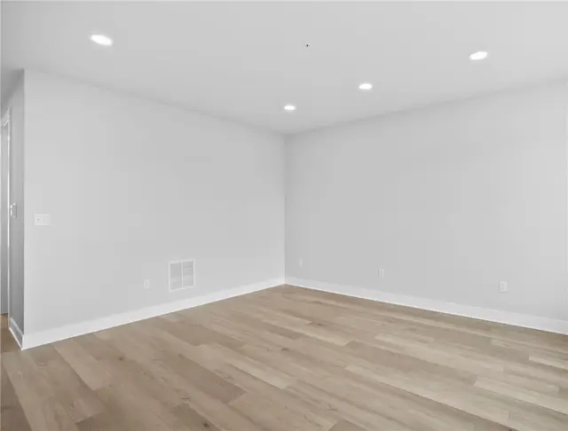 210 Oliver Way gallery image 12