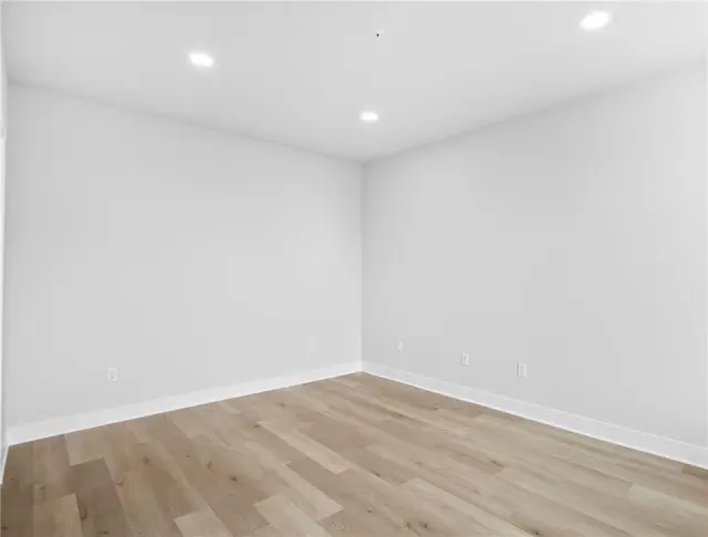 210 Oliver Way gallery image 13