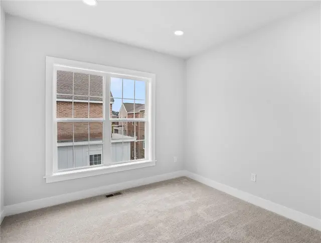 210 Oliver Way gallery image 34