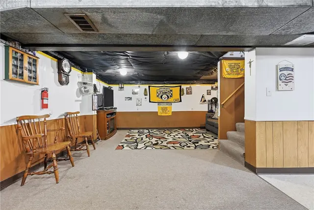 210 Pontiac Ave gallery image 35