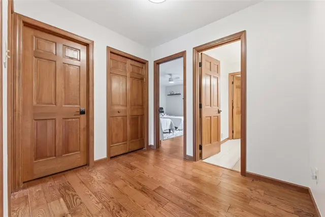 210 Royal Doulton Ct gallery image 8