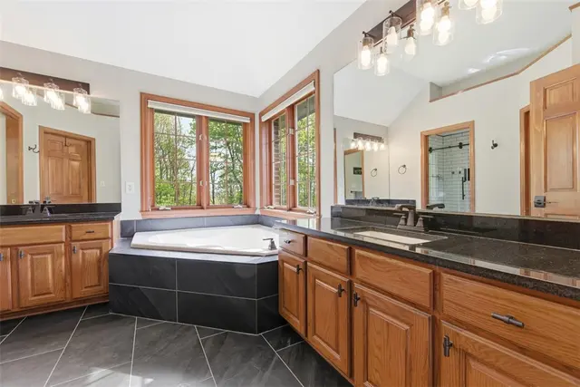 210 Royal Doulton Ct gallery image 9