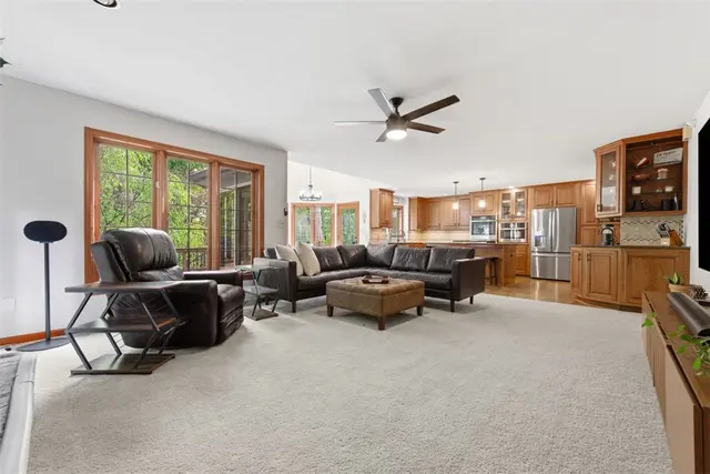 210 Royal Doulton Ct gallery image 13