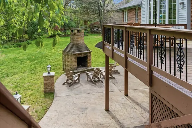 210 Royal Doulton Ct gallery image 17