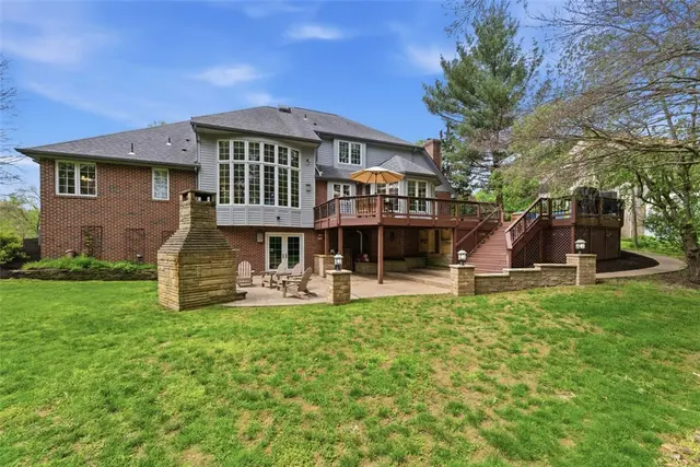 210 Royal Doulton Ct gallery image 23