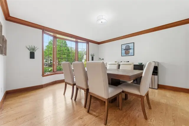 210 Royal Doulton Ct gallery image 25