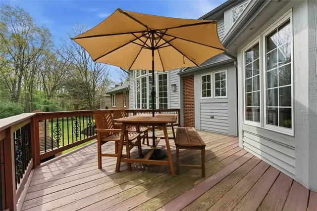 210 Royal Doulton Ct gallery image 30