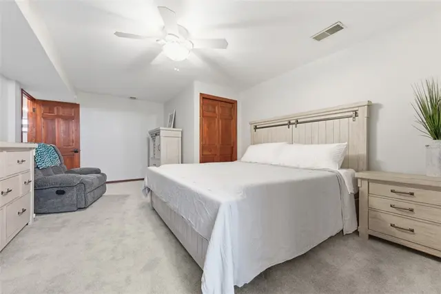 210 Royal Doulton Ct gallery image 35
