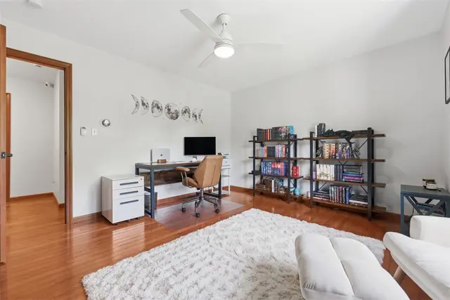 210 Royal Doulton Ct gallery image 37