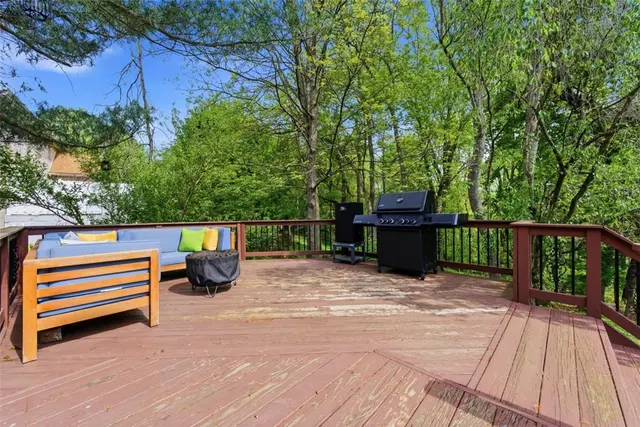 210 Royal Doulton Ct gallery image 47