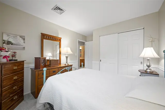 210 Sandalwood Dr gallery image 3