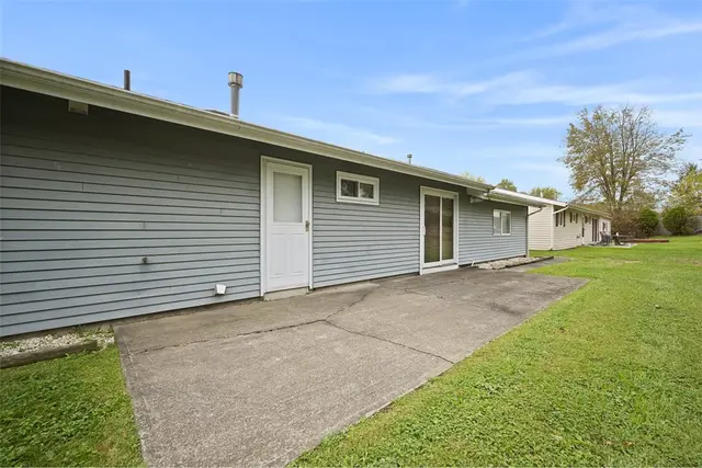 210 Sandalwood Dr gallery image 8