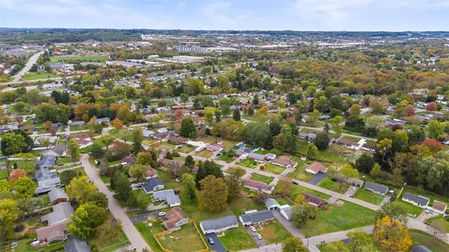 210 Sandalwood Dr gallery image 9