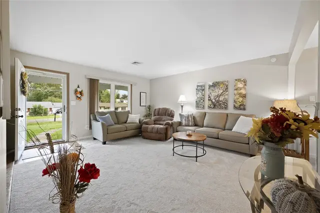 210 Sandalwood Dr gallery image 10