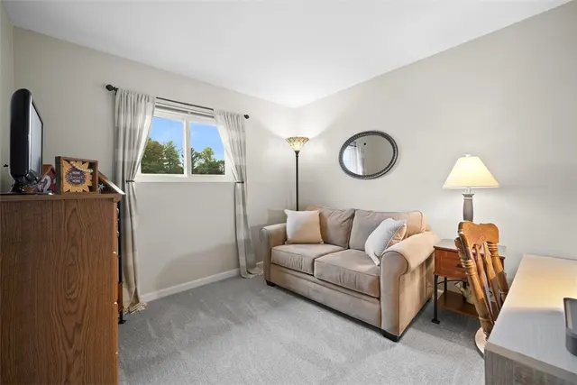 210 Sandalwood Dr gallery image 16
