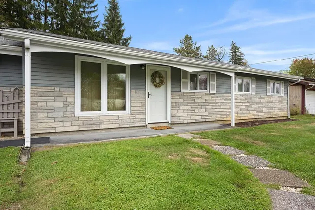 210 Sandalwood Dr gallery image 23