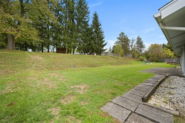 210 Sandalwood Dr gallery image 24