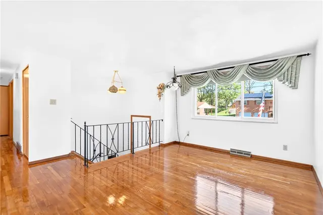 210 SHOREHAM gallery image 7