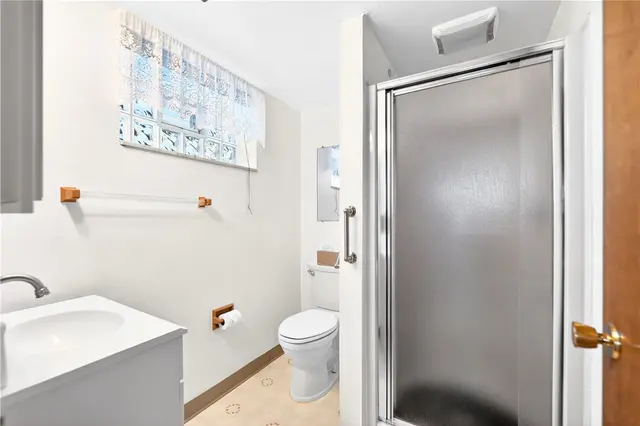 210 SHOREHAM gallery image 8
