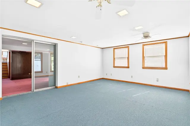 210 SHOREHAM gallery image 12