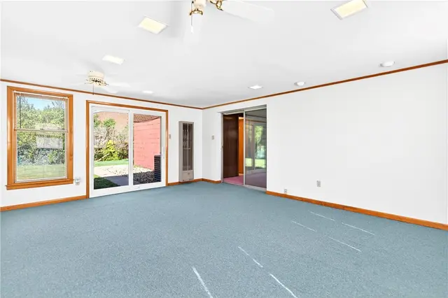 210 SHOREHAM gallery image 20