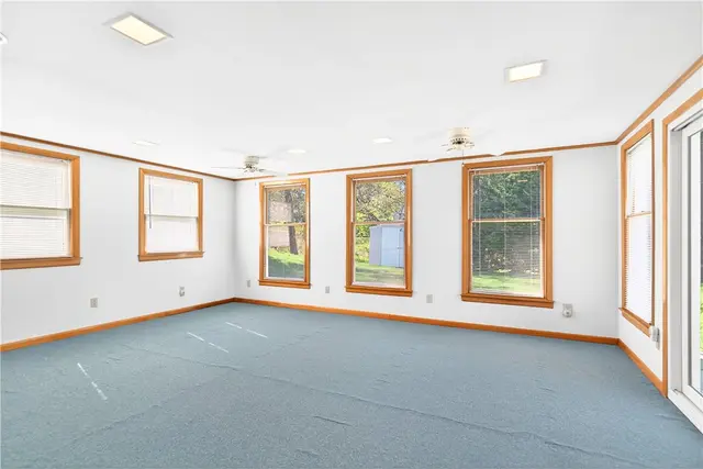 210 SHOREHAM gallery image 22