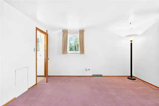 210 SHOREHAM gallery image 26