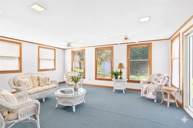 210 SHOREHAM gallery image 27