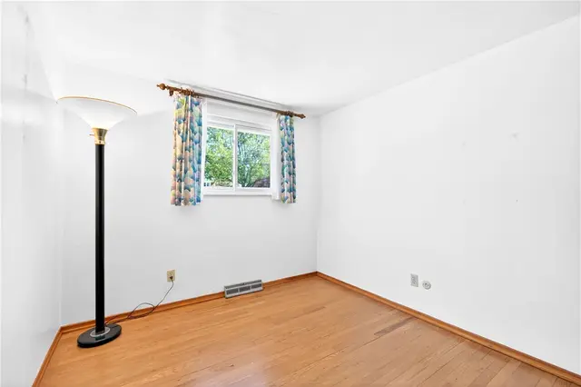 210 SHOREHAM gallery image 30