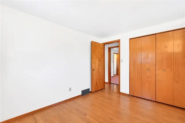 210 SHOREHAM gallery image 37