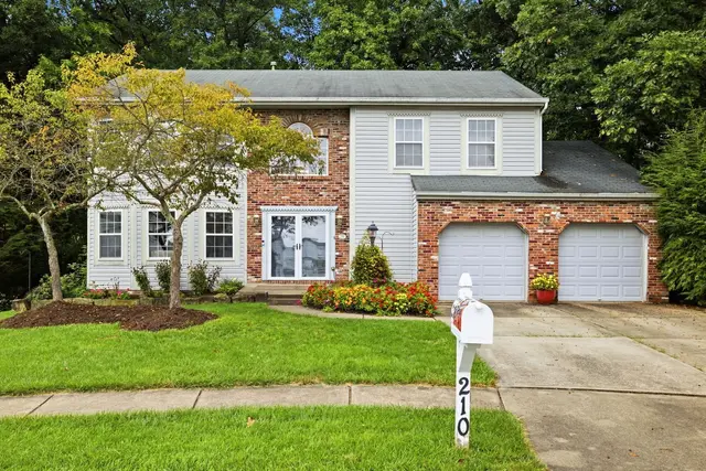 210 Trail Court W