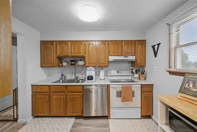210 Wyndmere Drive gallery image 8