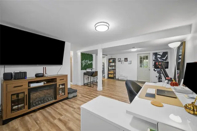 210 Wyndmere Drive gallery image 13