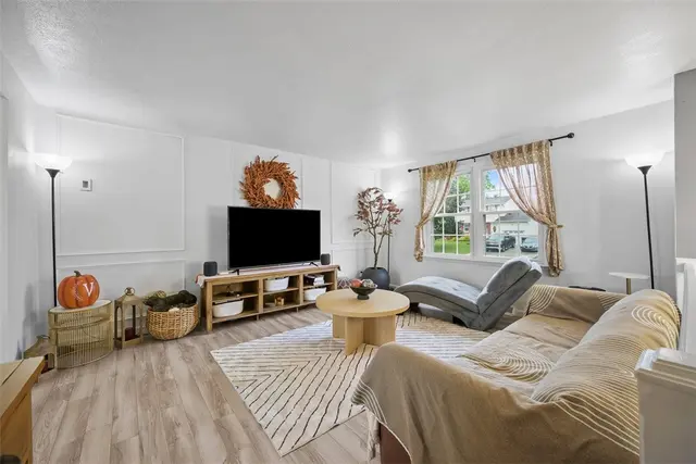 210 Wyndmere Drive gallery image 16