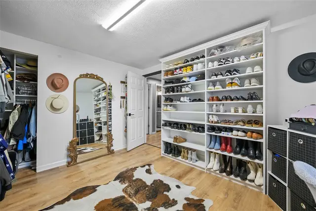 210 Wyndmere Drive gallery image 30