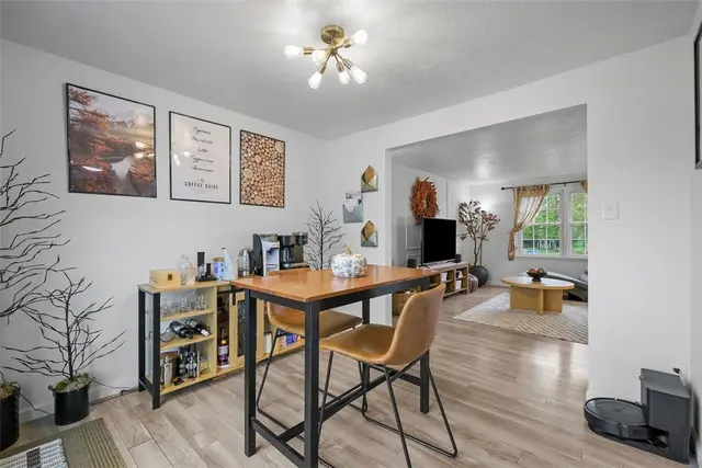 210 Wyndmere Drive gallery image 33