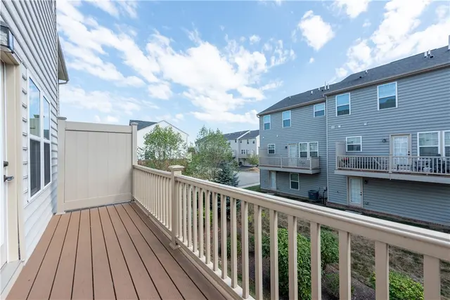 2104 Pointe View Drive gallery image 3