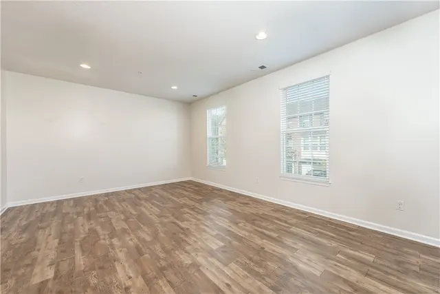 2104 Pointe View Drive gallery image 4