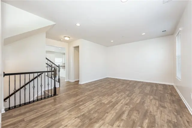2104 Pointe View Drive gallery image 7