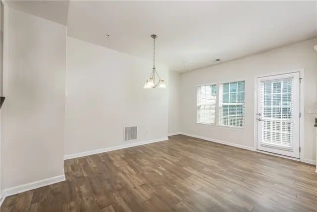 2104 Pointe View Drive gallery image 12