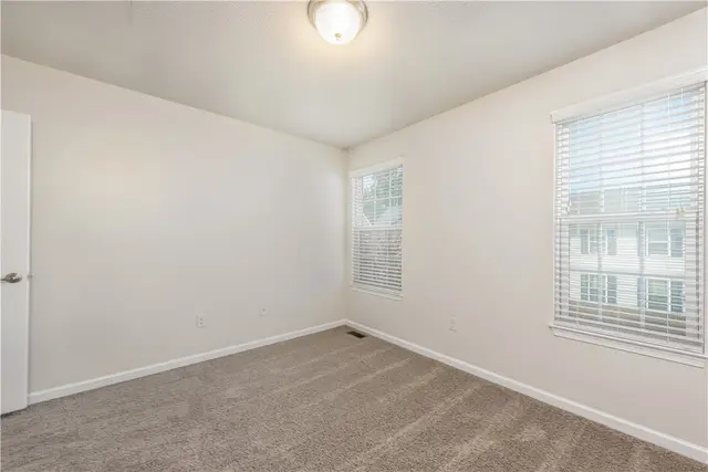 2104 Pointe View Drive gallery image 14