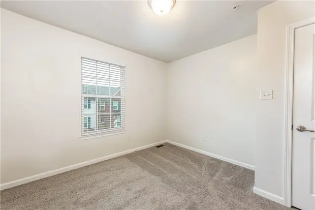 2104 Pointe View Drive gallery image 16