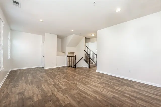 2104 Pointe View Drive gallery image 18