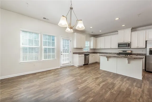 2104 Pointe View Drive gallery image 19