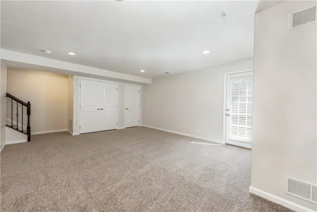 2104 Pointe View Drive gallery image 20