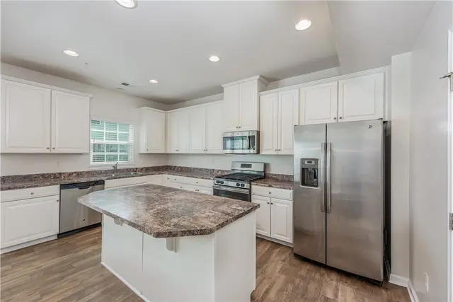 2104 Pointe View Drive gallery image 21