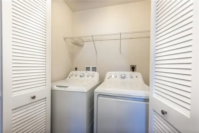 2104 Pointe View Drive gallery image 23