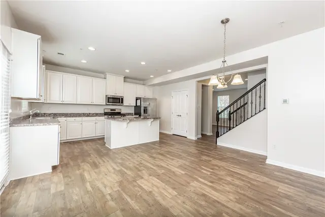 2104 Pointe View Drive gallery image 24
