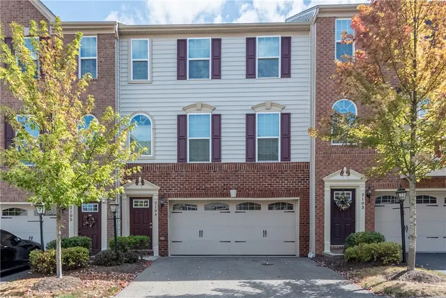 2104 Pointe View Drive