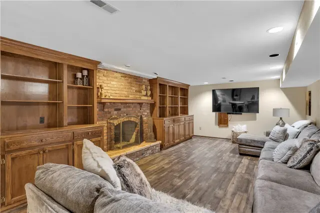 2109 Chablis Ct gallery image 34